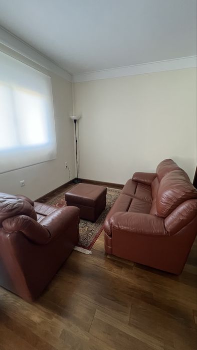 Sofa castanho em pele