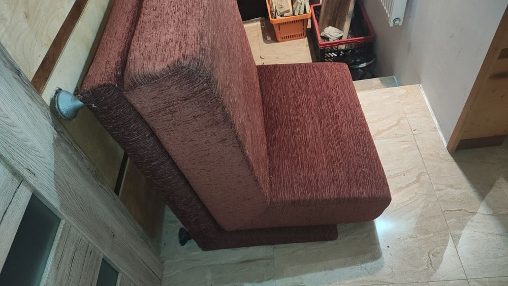 Pojedyncza sofa brązowa