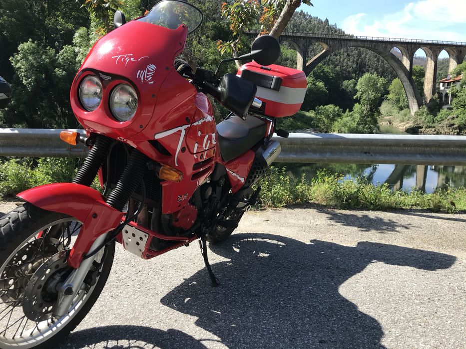 Triumph tiger 900