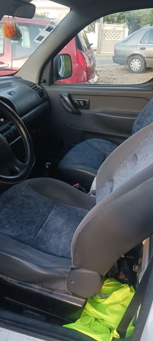 Carinha partiner em bom estado