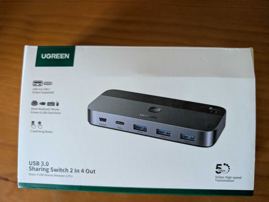 Vendo KVM Ugreen para teclado e rato (não inclui video) mais carregador usado