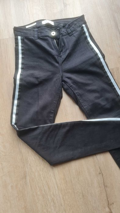 Czarne jeansy Bershka XS