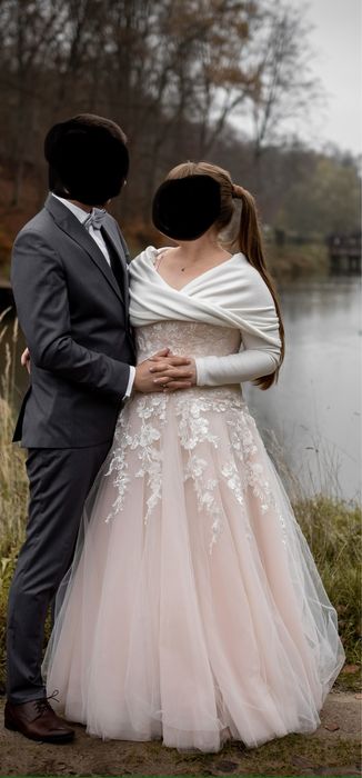 Suknia ślubna z gorsetem w literę A