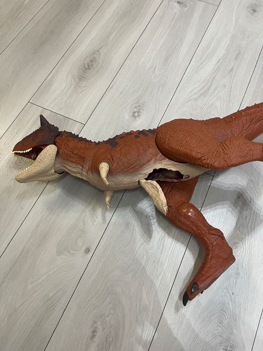 Duży Dinozaur - Karnotaur (ok 91 cm długości)
