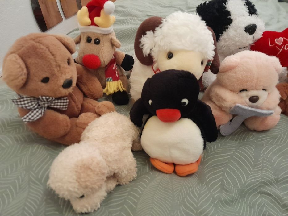 Vários peluches.