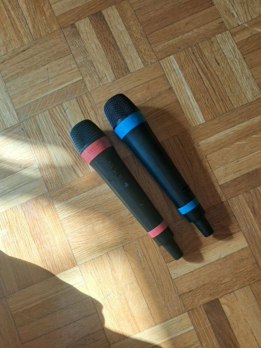 5€ Vendo 2 Micros da marca singstar avariados