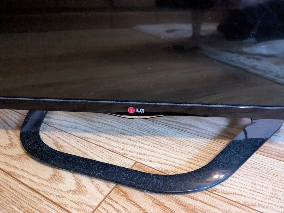 Uszkodzony telewizor LG 42LN575S