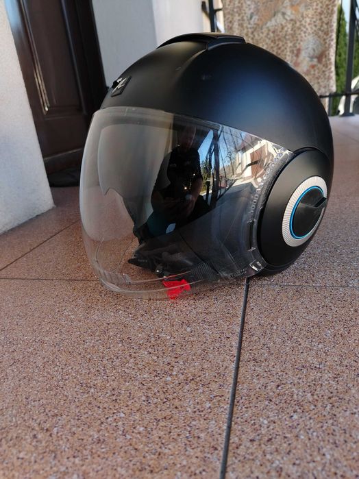 Kask motocyklowy firmy SHARK