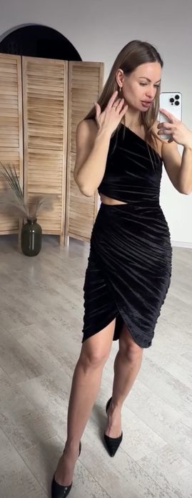 Сукня-міні чорна