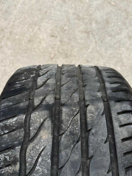 35 - Pneu banoze 225/40 r18