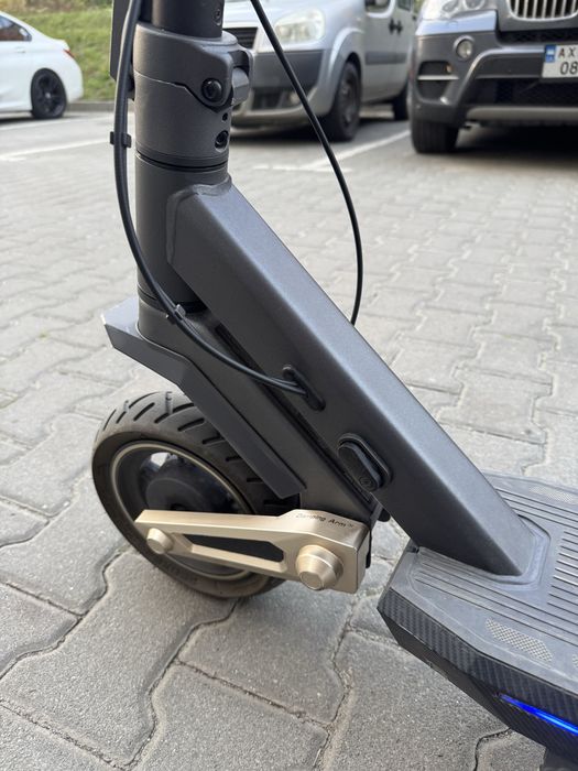 Електричний самокат Navee ST3 Pro