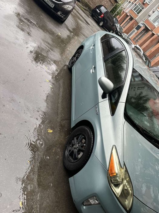 Продам Toyota prius 30
