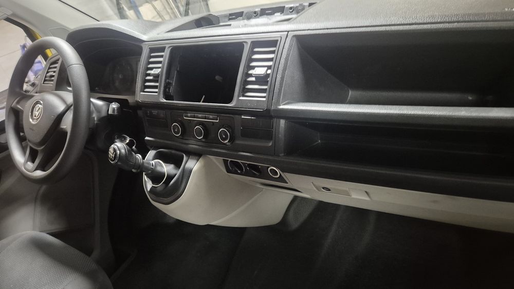 Volkswagen T6 7-osobowy  154tys km  Alu 19