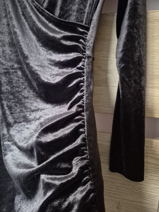 Sukienka mała czarna welurowa mini S / 36 długie rękawy dekolt koperto