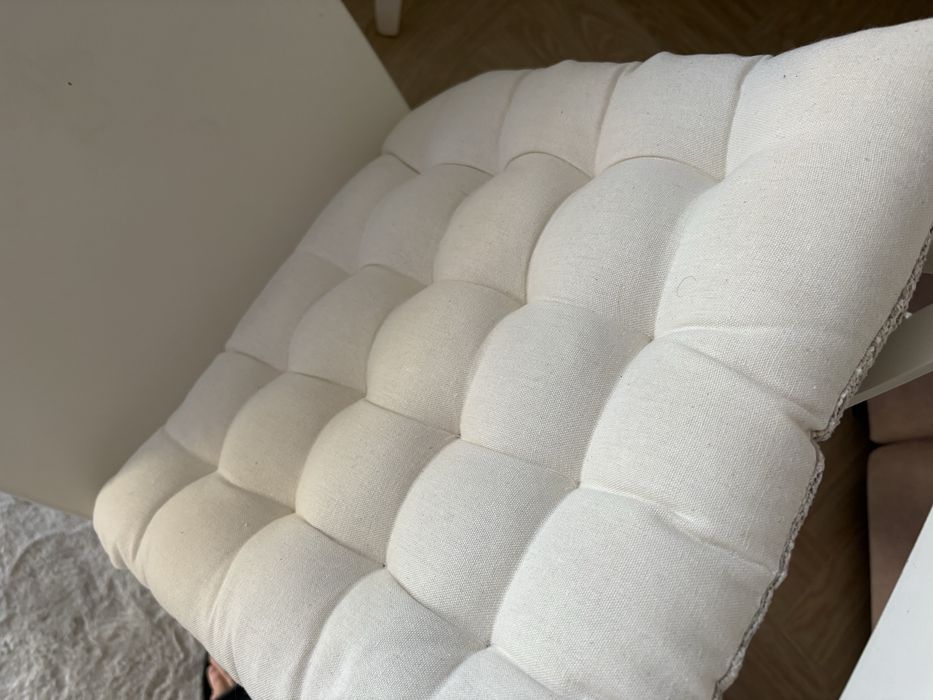 Stół biały okrągły i krzesła z ikea sprzedam