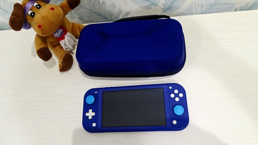Nintendo Switch Lite 128гиг 15игр!