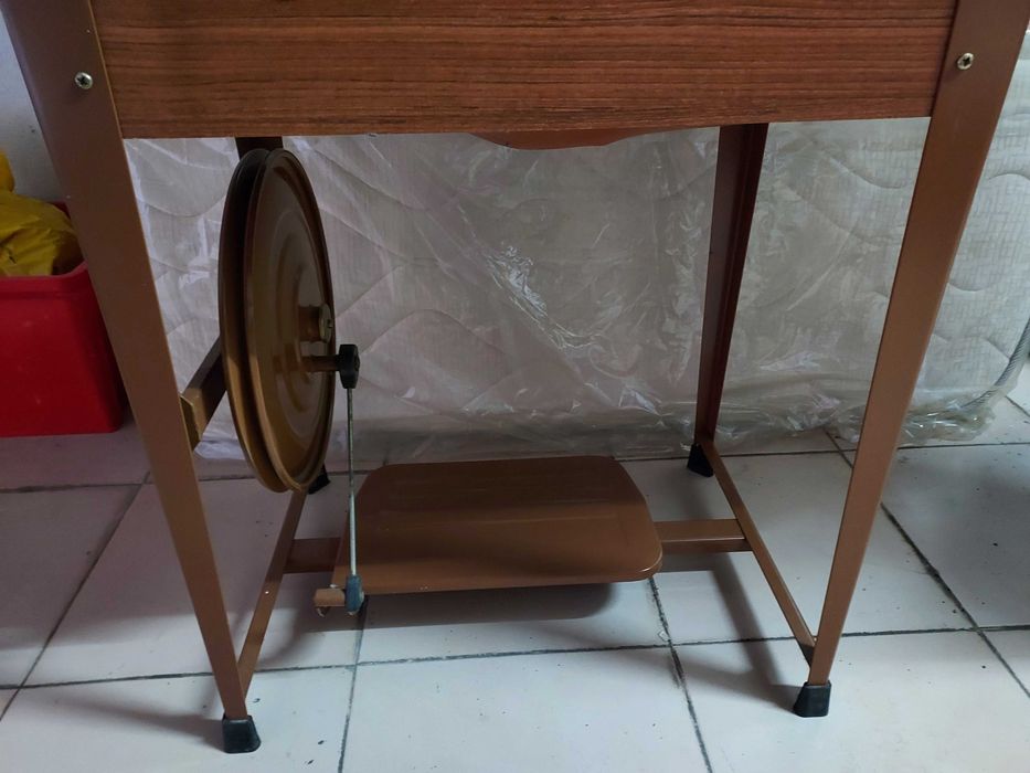 Máquina de Costura Elétrica Oliva – Clássica e Funcional