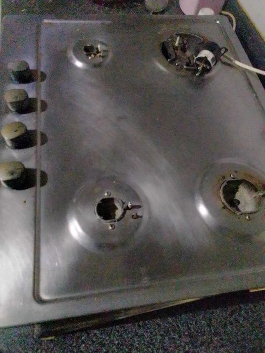 Vendo fogão da a luz e a gás está completo