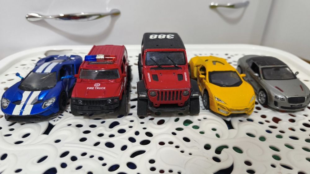 Металева моделька автомобіля машинка