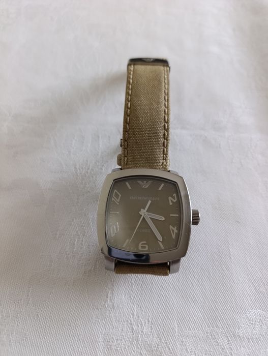 Relógio da marca amporio armani