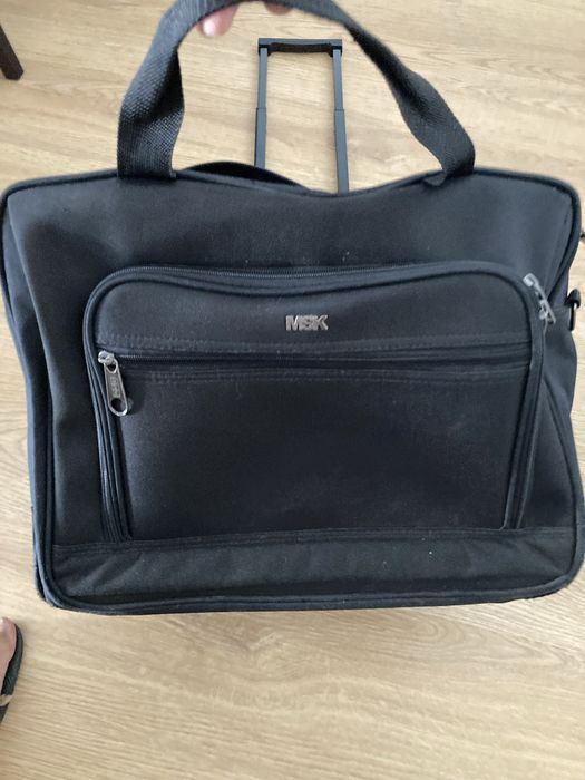Mala viagem (piloto)voos low cost marca MSK