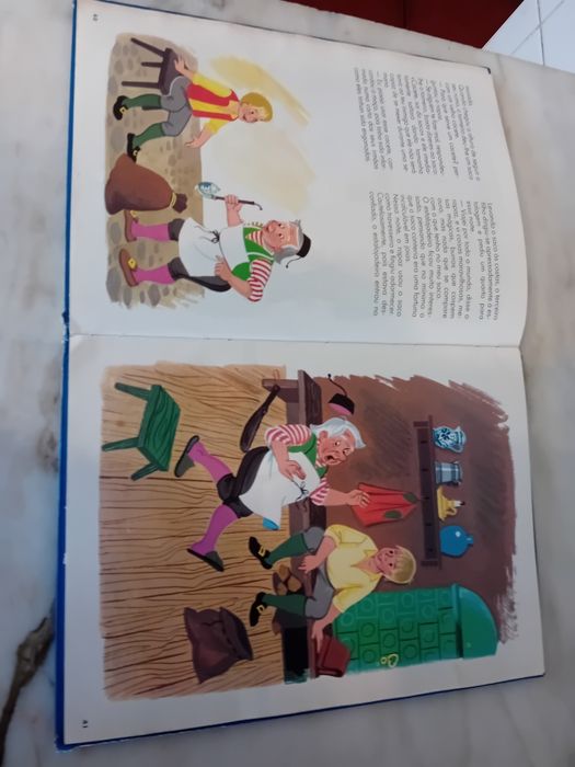 Livro Infantil Contos Infantis de " Grimm "