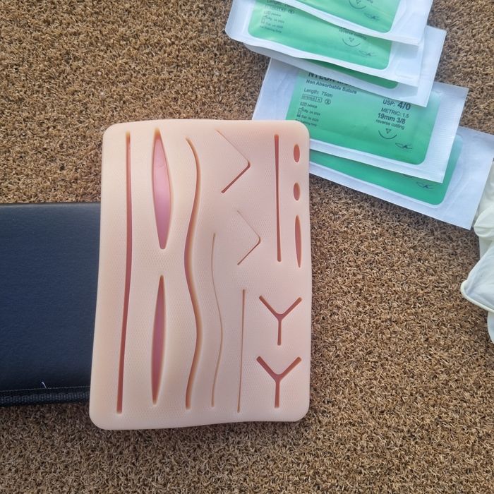 Хірургічний тренажер. Навчальний набір для накладення швів фантом шви