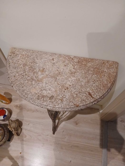 Mesa de mármore e cobre