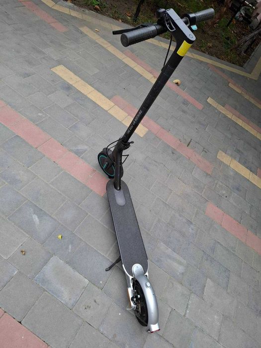 Електросамокат Xiaomi Mi Electric Scooter Mercedes-AMG Petronas F1