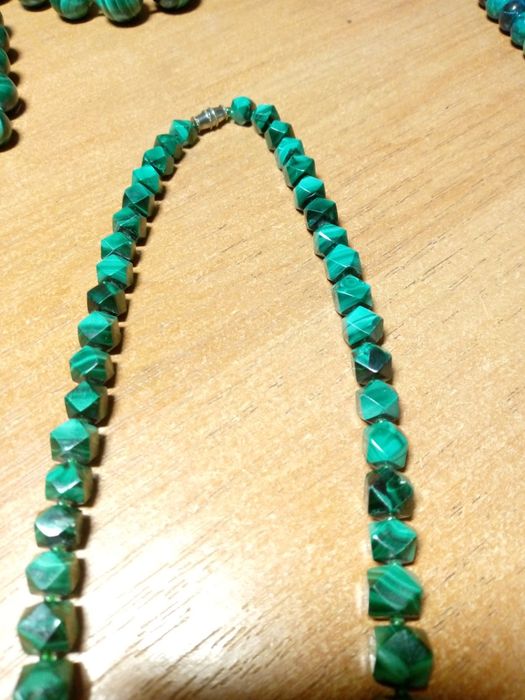 Подарок для женщин,бусы  натуральный камень малахит,