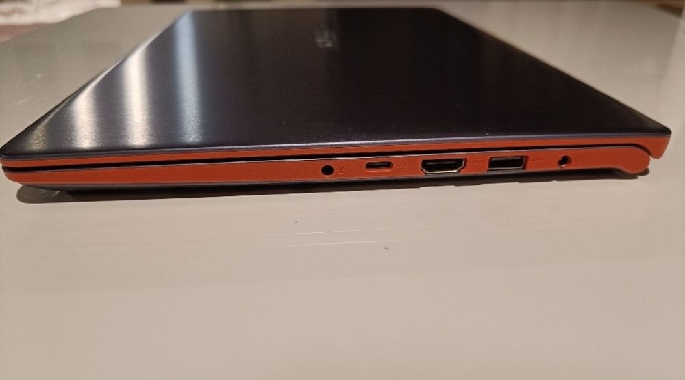 ASUS VivoBook S430F 14'' i3-8145U/4GB/256/Win10