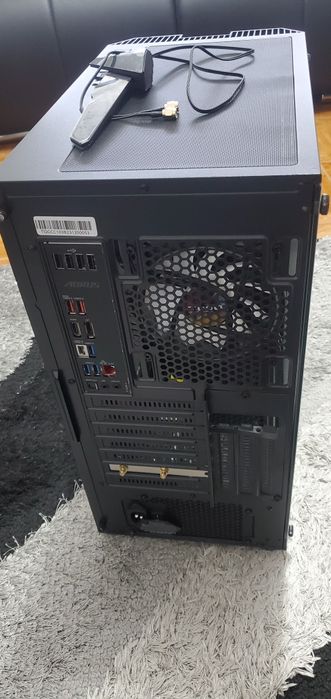 Torre de computador fixo