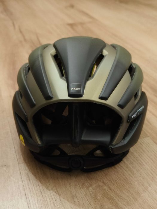 Capacete MET Trenta MIPS "NOVO"