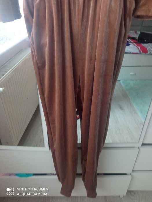 Nowy kombinezon welurowy