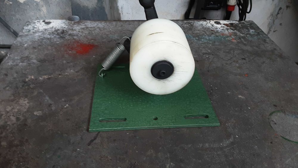 Lixadeira com rolo esticador