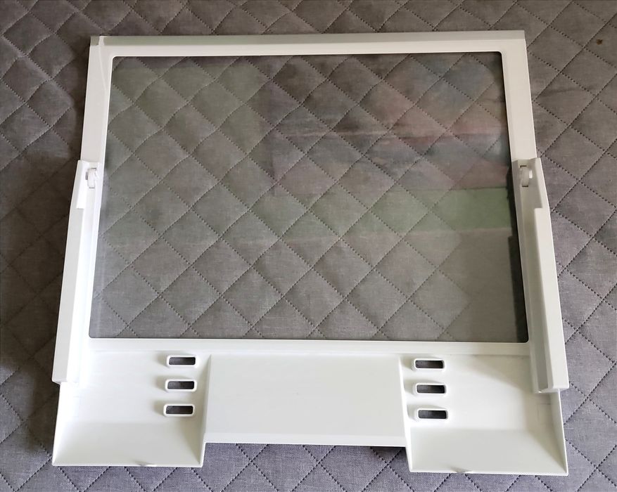 Samsung RB41J7235SR-półka szklana nad dolną szufladą lodówki.