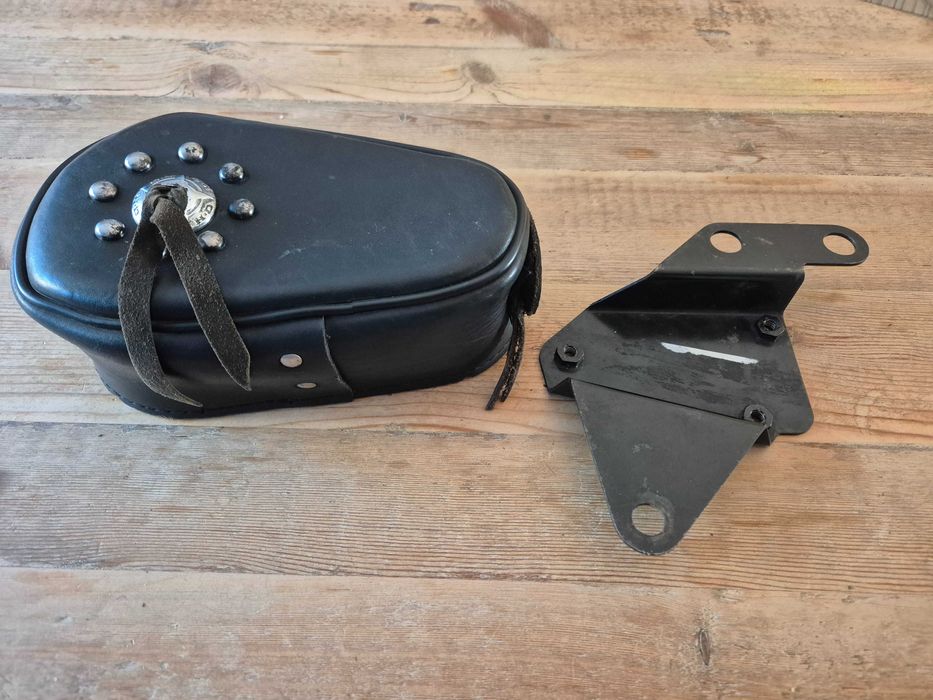 Caixa ferramenta em pele Harley Davidson lado esquerdo com suporte