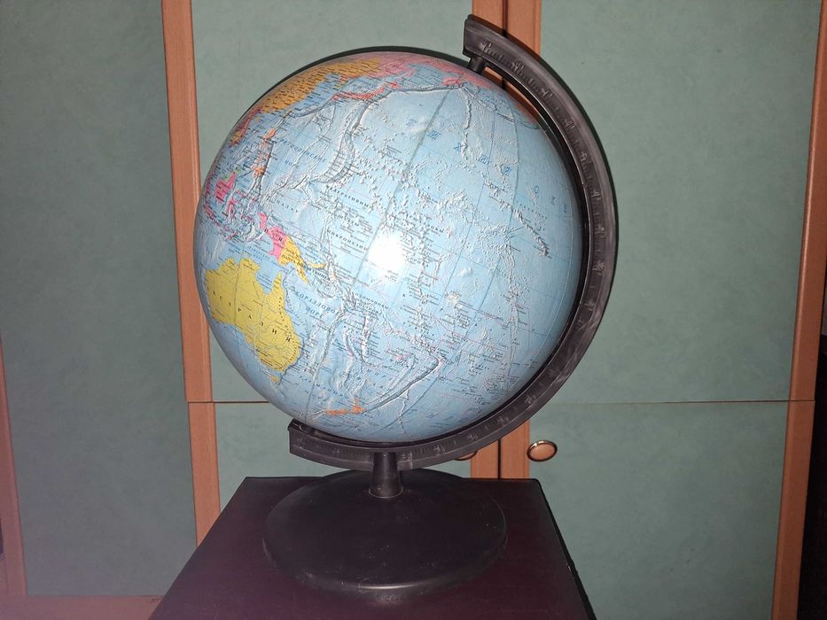Глобус мира ученический диаметром 32 см.