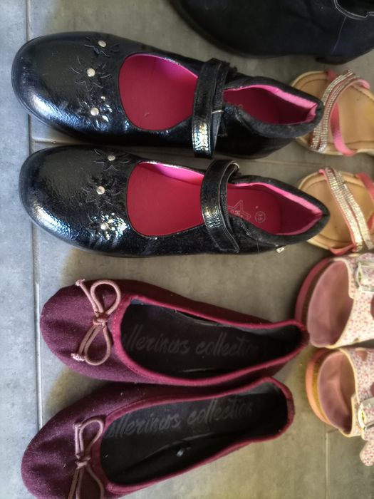 Sapatos, sapatilhas, sandálias