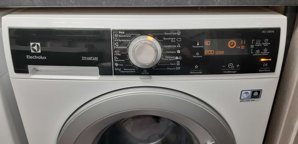 Pralka ELECTROLUX  STEAMCARE - 8kg  1200obr.   EWF 1287 EMW na części.
