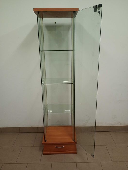 Detolf Dakota szklana witryna z IKEI