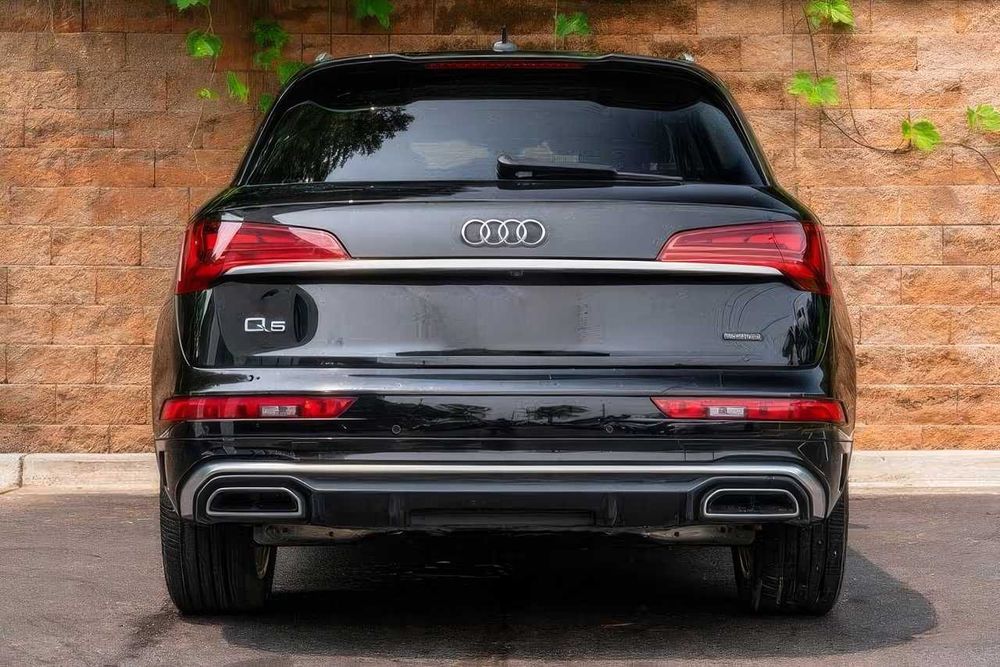 Audi Q5 e quattro Premium Plus 55 TFSI      2020