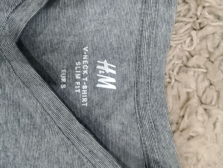 T-shirt z dekoltem V H&M