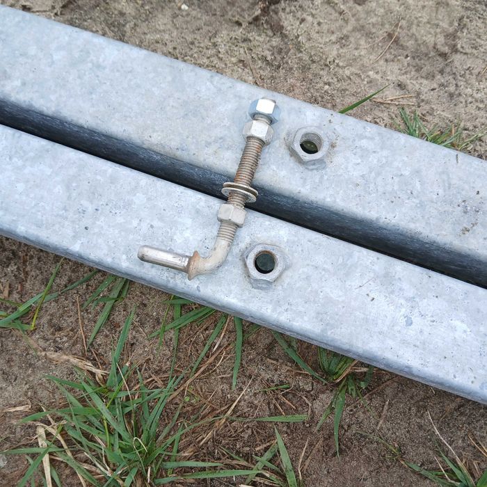 Słupki solidne do furtki lub bramy