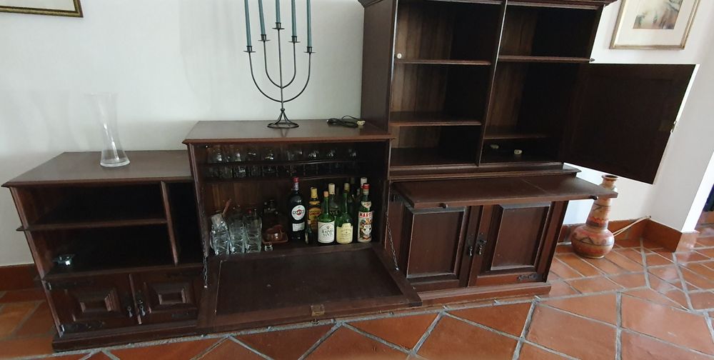 Armário de sala em madeira maciça