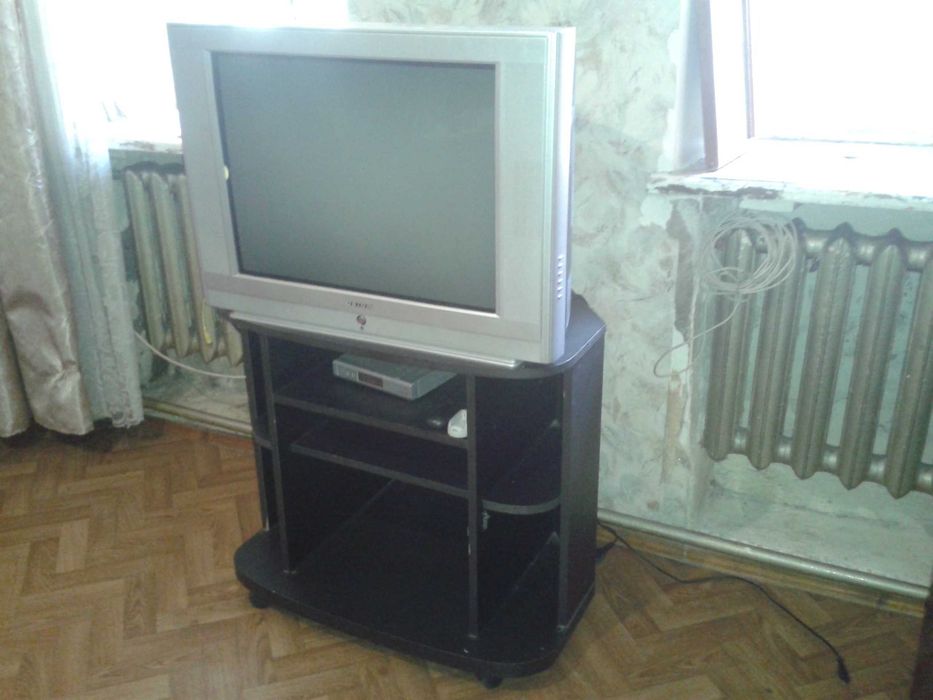 Телевизор диагональ 72 см 75*50*58 см с Тумбой 80*75*70 см