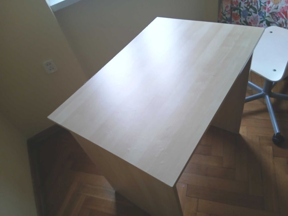 Małe biurko z wysuwanym blatem oddam za darmo