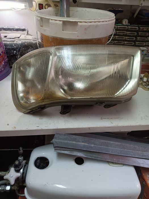 Farol jeep fred lander 2001