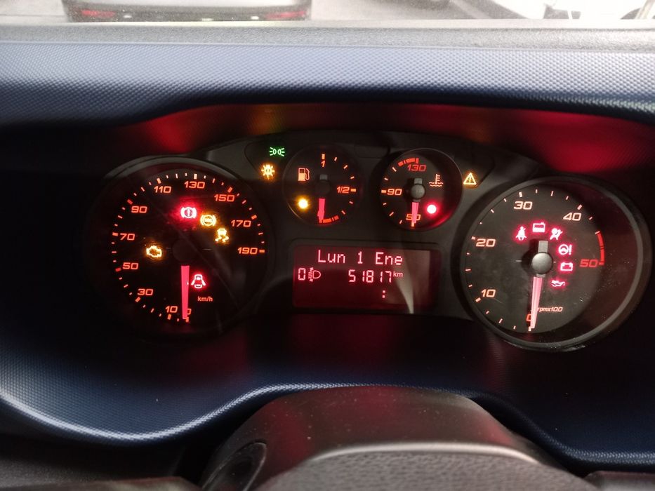 Iveco 35n14 gnc  equipada com maquina  de limpeza alta pressao