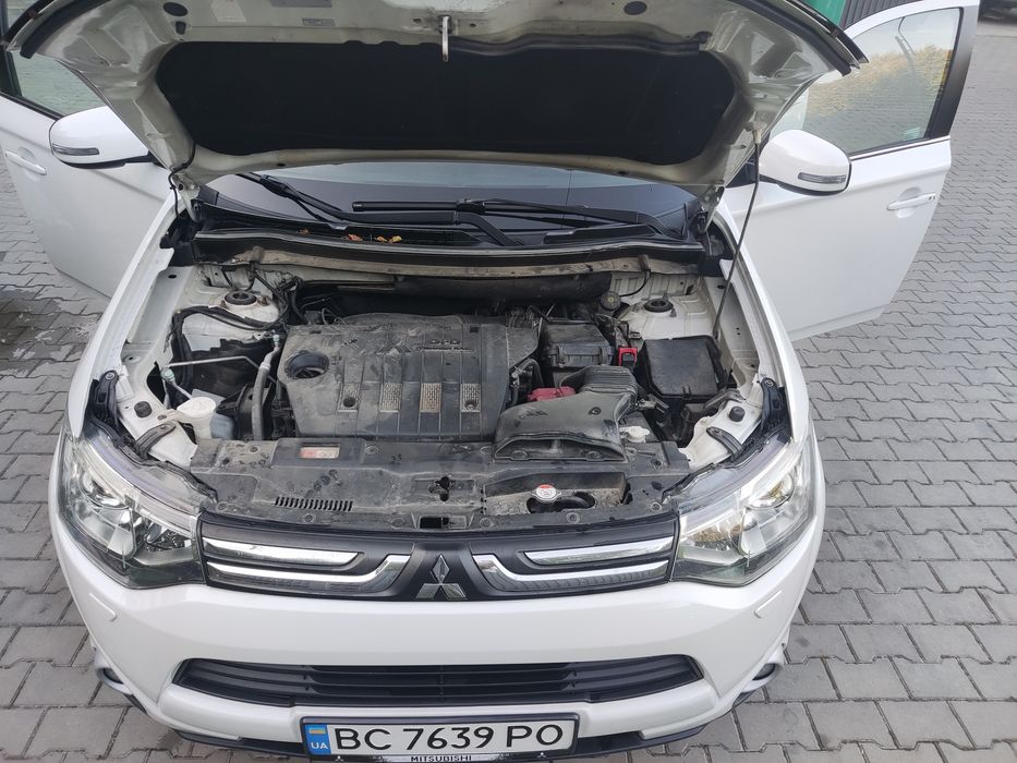 Терміново Mitsubishi Outlander 2013
